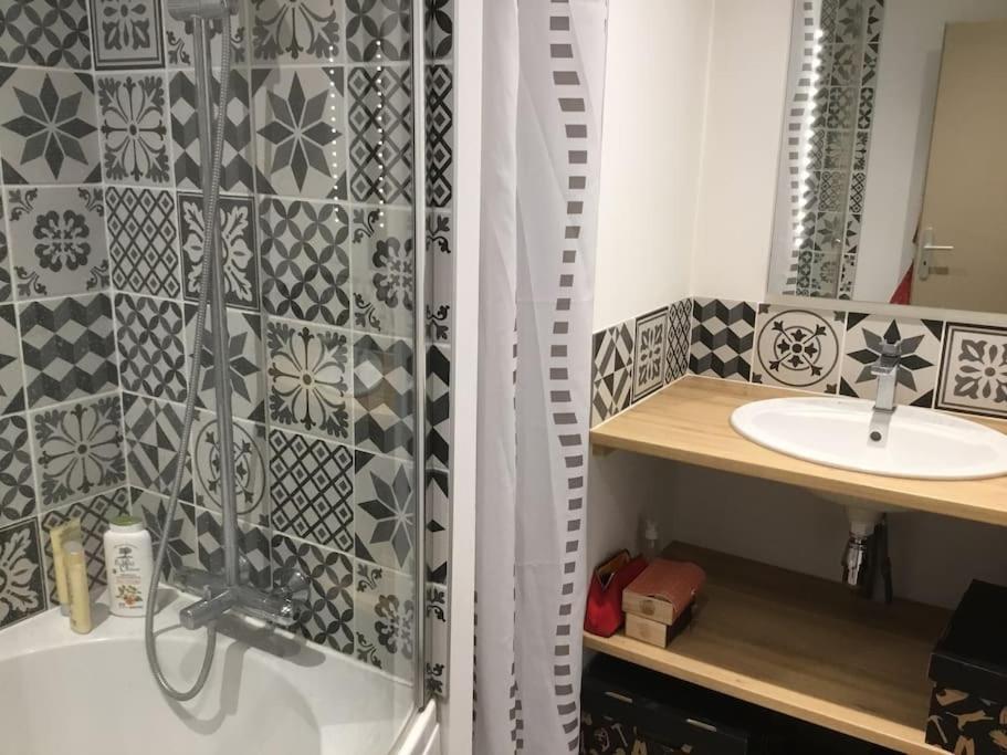 Appartement Tres Lumineux Egat Eksteriør bilde